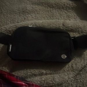 Lululemon belt bag in black